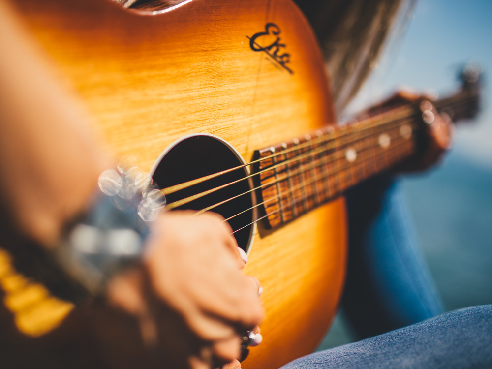 image of guitar player